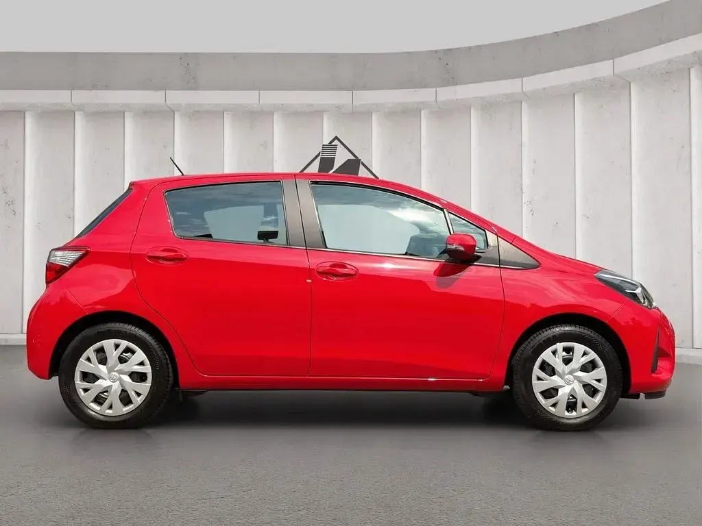 Gebraucht Toyota Yaris 69 PS (50 kW) 2019 Rot Limousine