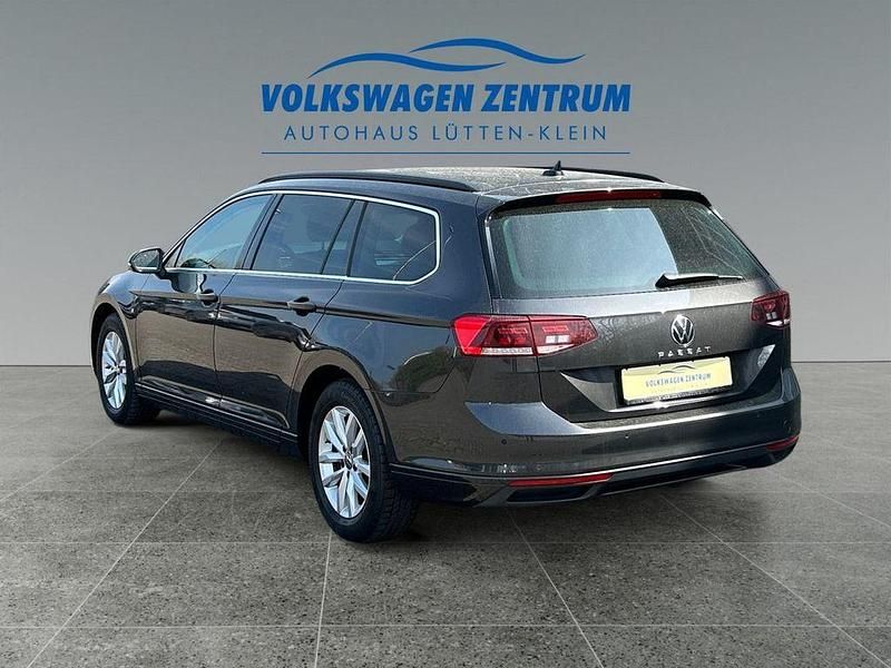 Gebraucht VW Passat Business 150 PS (110 kW) 2023 Mangangrau (metallic) Kombi