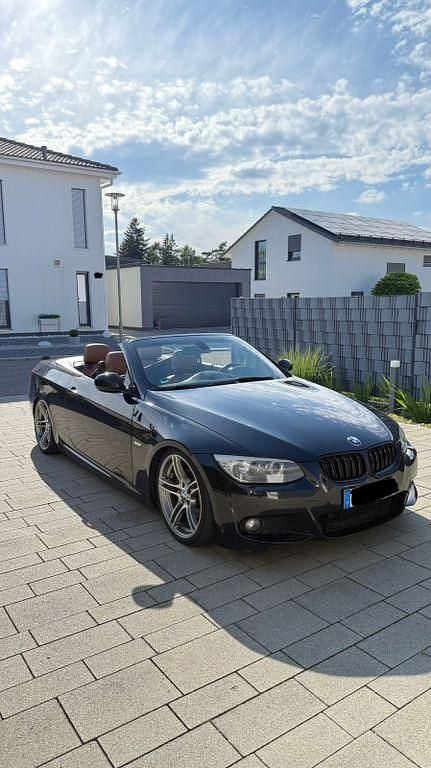 Schwarz Gebraucht 2013 BMW 330 Cabriolet M Sport Cabrio | 13.900 € (Fairer Preis) - Bild 1/4