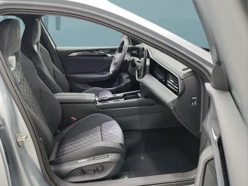 Neu VW Passat 265 PS (194 kW) 2026 Silber Kombi