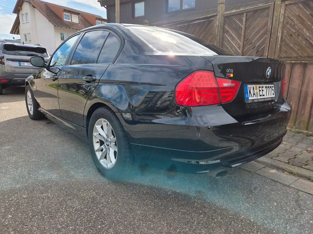 Gebraucht BMW 316 116 PS (85 kW) 2011 Schwarz Limousine