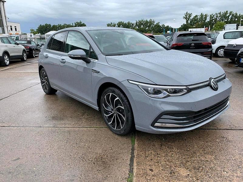 Gebraucht VW Golf VIII Style 150 PS (110 kW) 2023 Andere farben Limousine