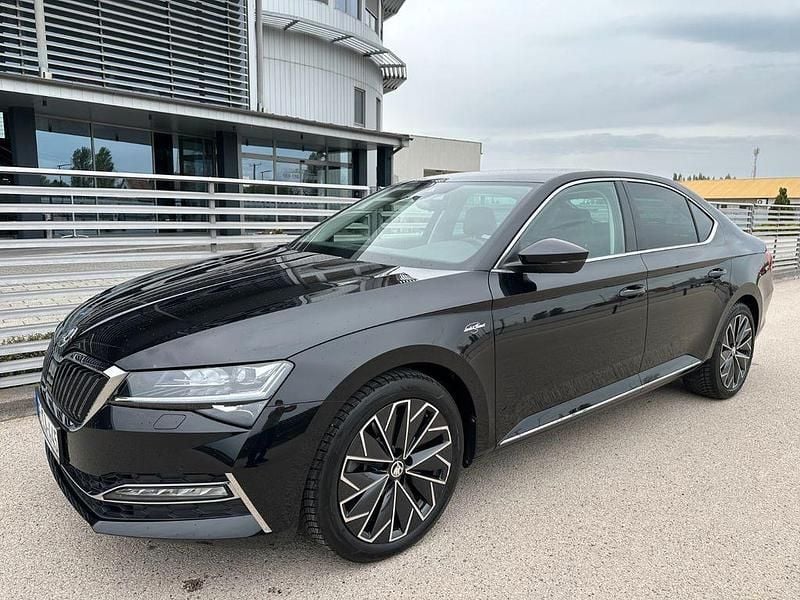 Schwarz Gebraucht 2024 Skoda Superb LAURIN & KLEMENT Limousine | 37.949 € (Superpreis) - Bild 1/4