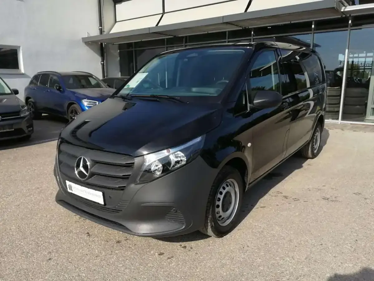 Gebraucht Mercedes Vito 163 PS (119 kW) 2024 Schwarz obsidianschwarz (metallic) Van