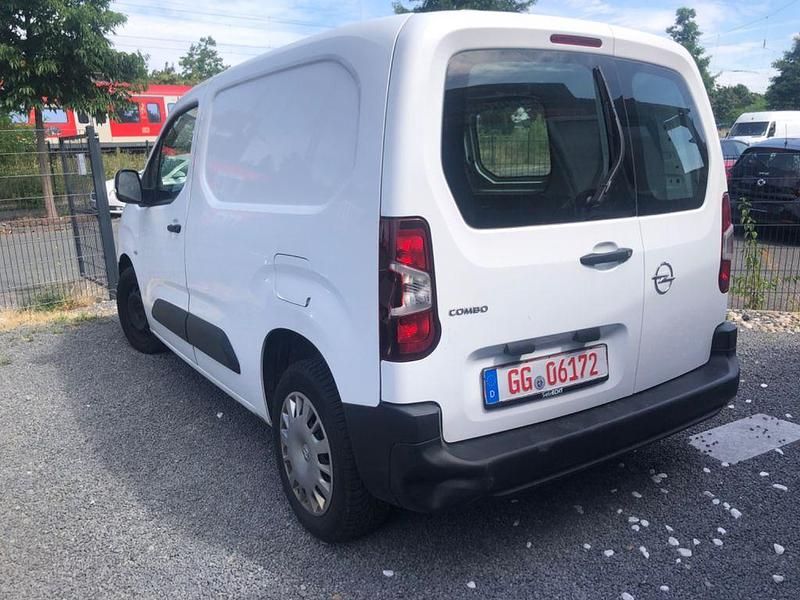 Gebraucht Opel Combo Edition 102 PS (75 kW) 2020 Weiß Van / Kleinbus