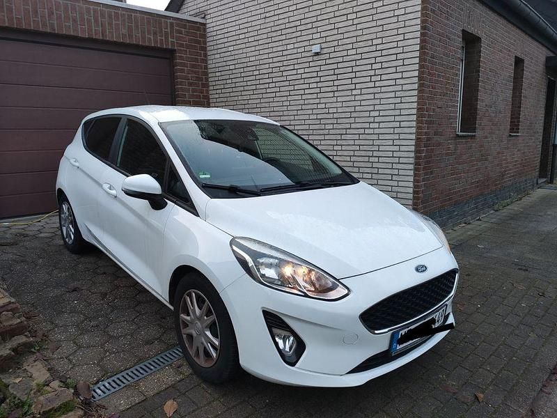 Weiß Gebraucht 2018 Ford Fiesta Titanium Limousine | 9.400 € (Guter Preis) - Bild 1/4
