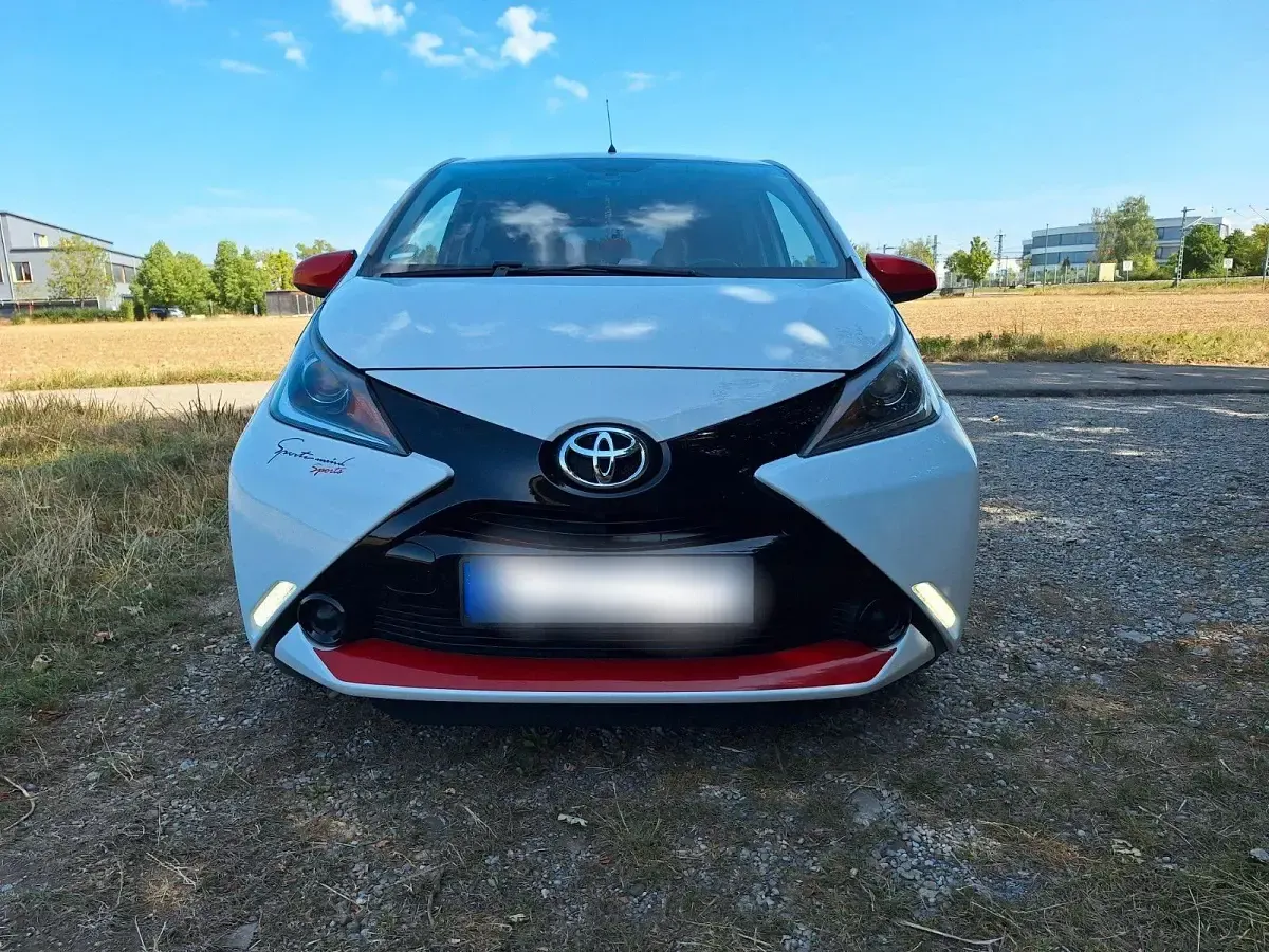 Gebraucht Toyota Aygo 69 PS (50 kW) 2016 Weiß Kleinwagen