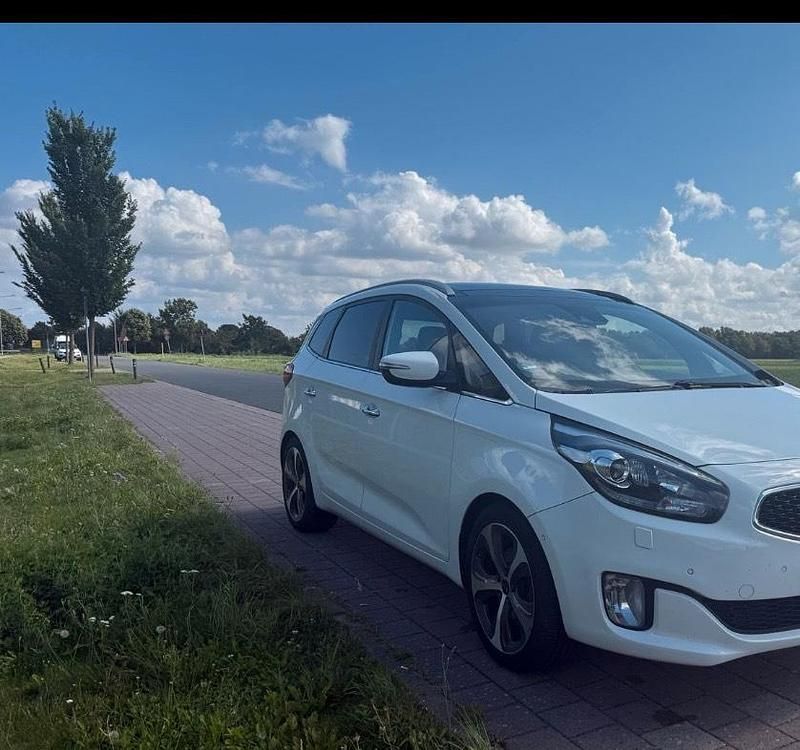Gebraucht Kia Carens 141 PS (103 kW) 2016 Weiß Van / Kleinbus