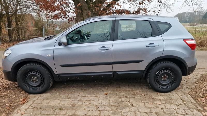 Gebraucht Nissan Qashqai 130 PS (95 kW) 2013 Silber SUV