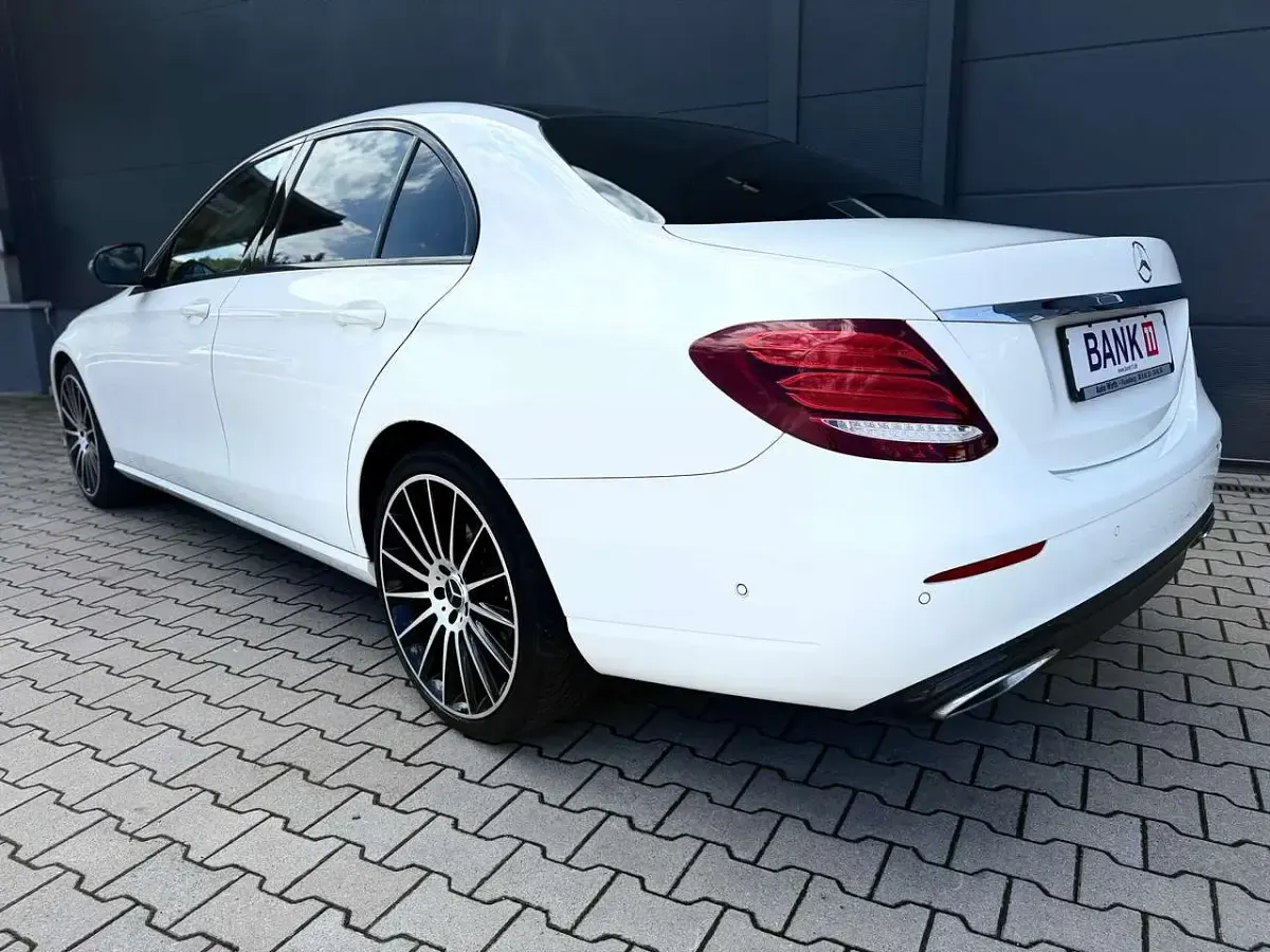 Gebraucht Mercedes E220 AMG 194 PS (142 kW) 2016 Polarweiss Limousine