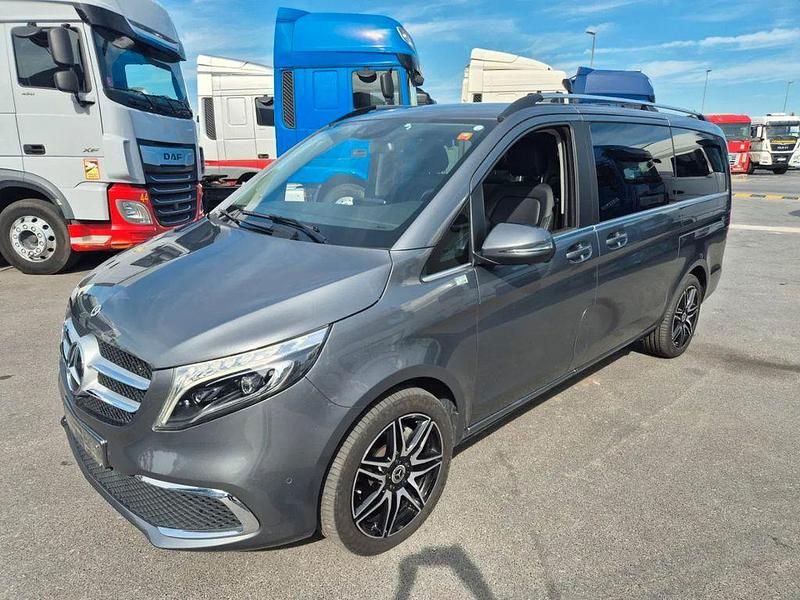 Grau Gebraucht 2022 Mercedes V300 Avantgarde Van / Kleinbus | 51.728 € (Superpreis) - Bild 1/4