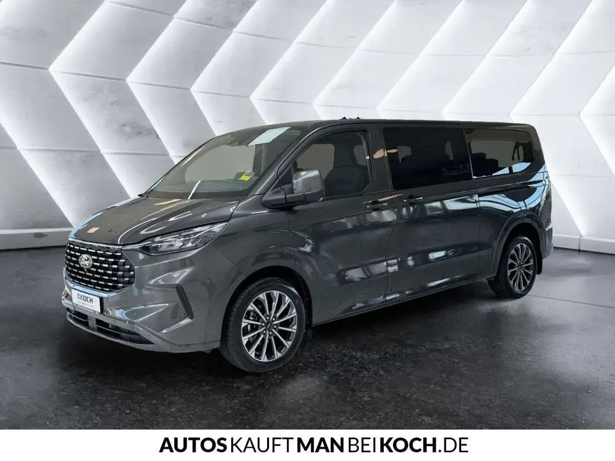 Neu Ford Tourneo Titanium 170 PS (125 kW) 2025 Rot Van / Kleinbus