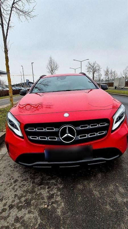 Gebraucht Mercedes GLA200 156 PS (114 kW) 2017 Rot SUV