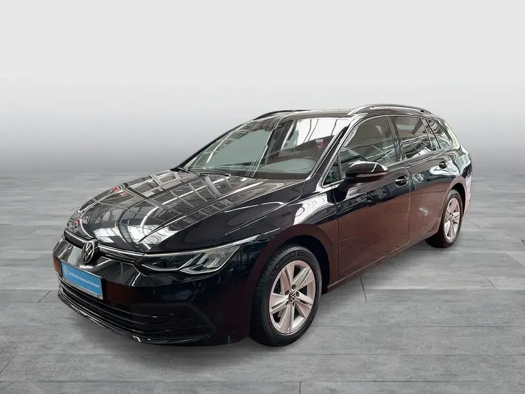 Gebraucht VW Golf VIII Life 150 PS (110 kW) 2022 Deep black perleffekt Kombi