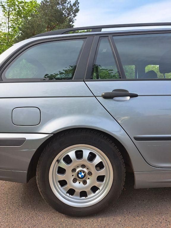 Gebraucht BMW 318 143 PS (105 kW) 2005 Grau Kombi