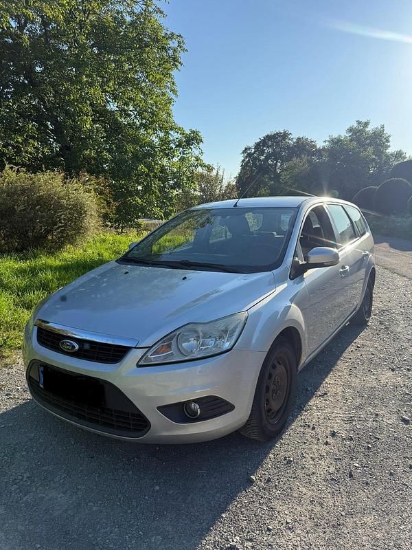 Silber Gebraucht 2009 Ford Focus Kombi | 2.700 € (Fairer Preis) - Bild 1/4