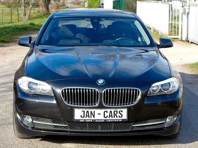 Grau Gebraucht 2012 BMW 520 Limousine | 9.700 € (Guter Preis) - Bild 1/4
