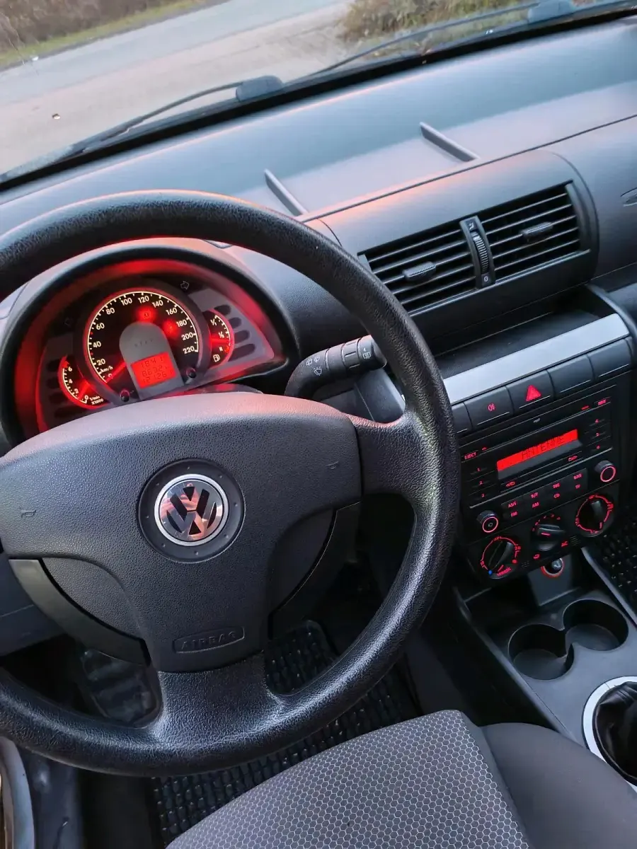 Gebraucht VW Fox 60 PS (44 kW) 2010 Schwarz Kleinwagen
