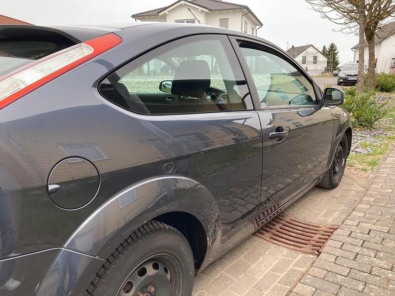 Gebraucht Ford Focus 80 PS (58 kW) 2008 Grau Coupé