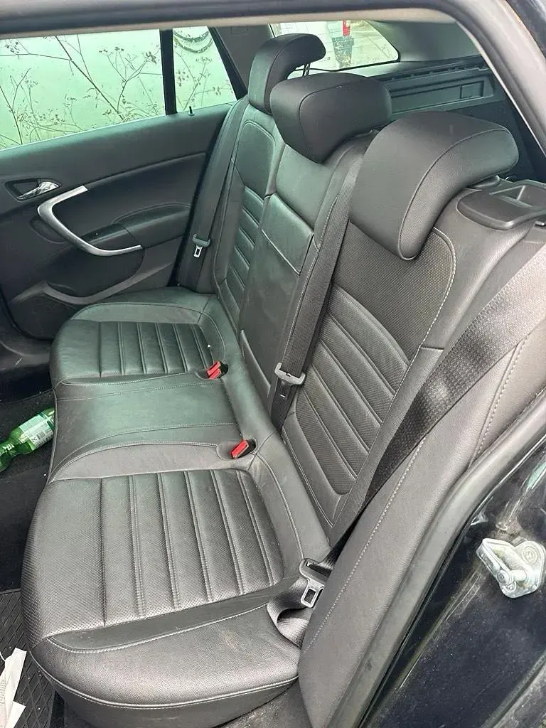 Gebraucht Opel Insignia 160 PS (117 kW) 2011 Schwarz Kombi