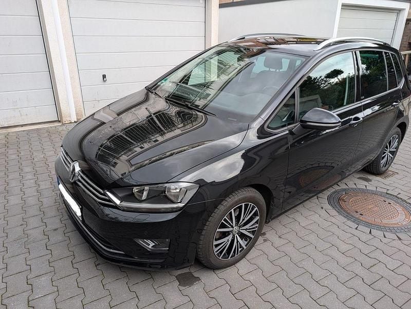 Schwarz Gebraucht 2016 VW Golf Sportsvan Allstar Van / Kleinbus | 13.900 € (Fairer Preis) - Bild 1/4