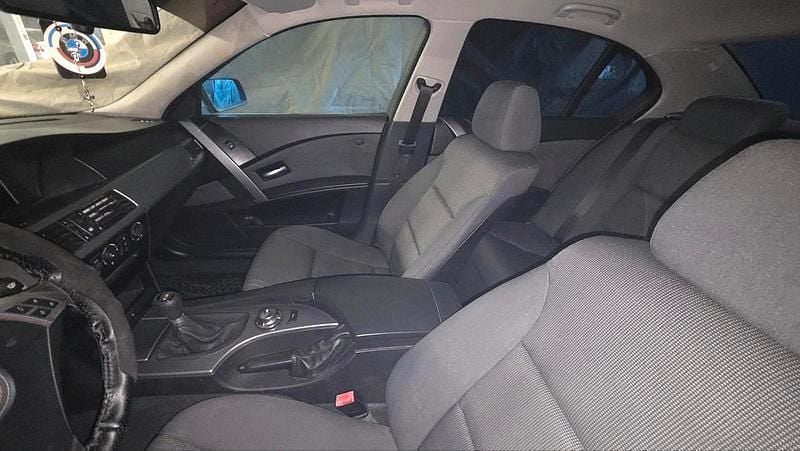 Gebraucht BMW 520 170 PS (125 kW) 2003 Grau Limousine