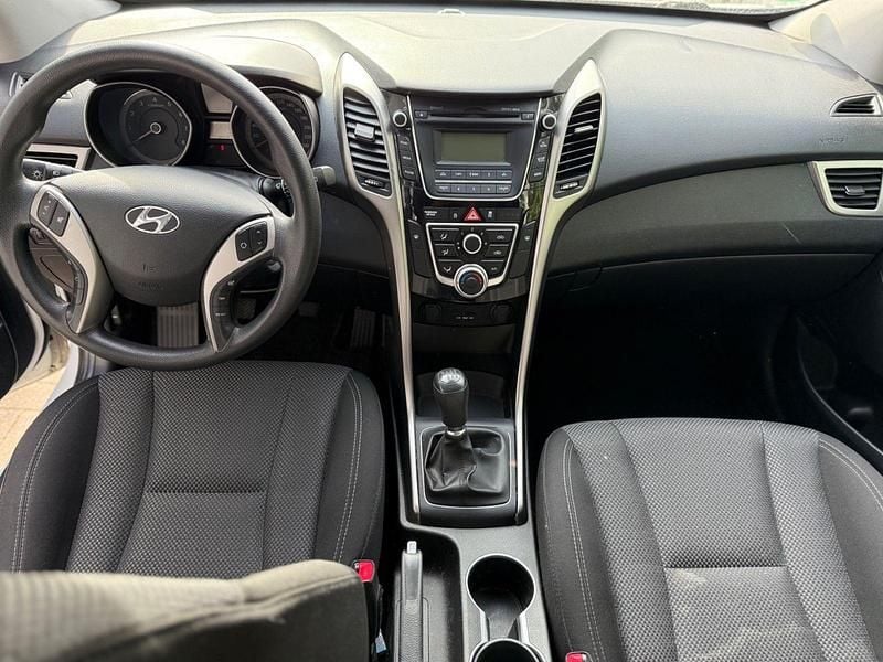 Gebraucht Hyundai i30 Classic 99 PS (72 kW) 2014 Weiß Limousine