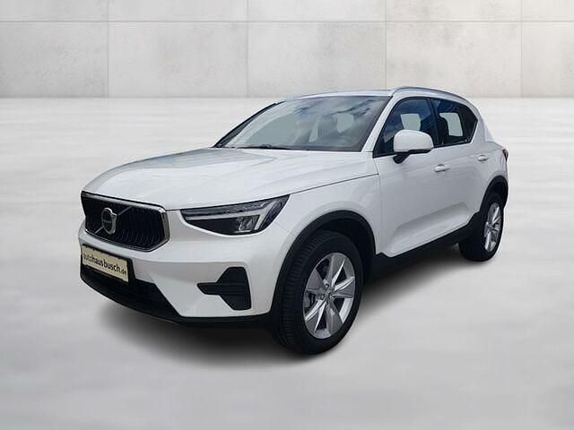 Neu Volvo XC40 Core 163 PS (119 kW) 2025 Andere farbe SUV