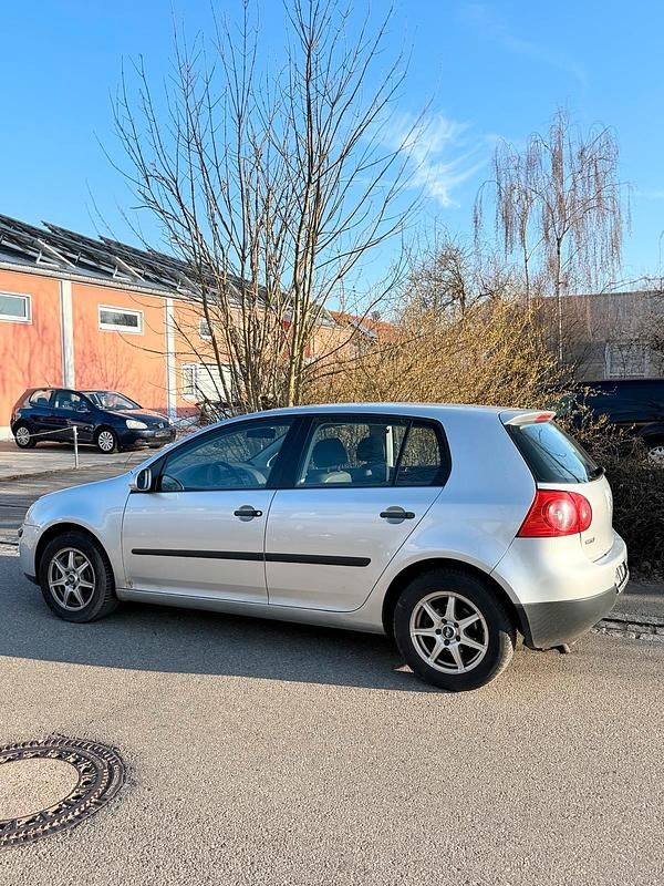 Gebraucht VW Golf V 101 PS (74 kW) 2005 Silber Kleinwagen