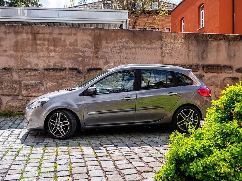 Brugt Renault Clio II Dynamique 101 HK (74 kW) 2011 Grå Sedan