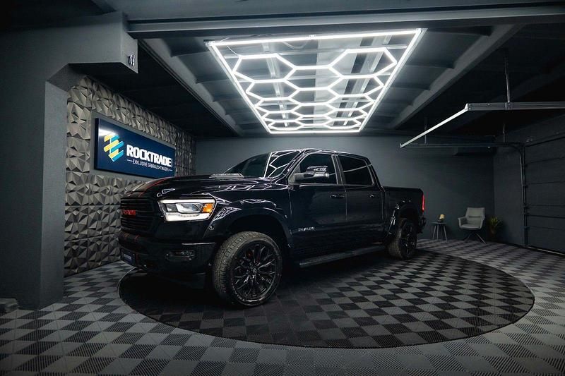 Schwarz Gebraucht 2022 Dodge Ram Abholung | 48.990 € (Guter Preis) - Bild 1/4