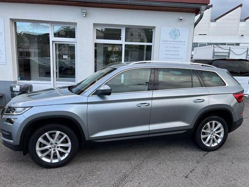 Business grau metallic Gebraucht 2021 Skoda Kodiaq Family SUV | 24.990 € (Etwas zu teuer) - Bild 1/4