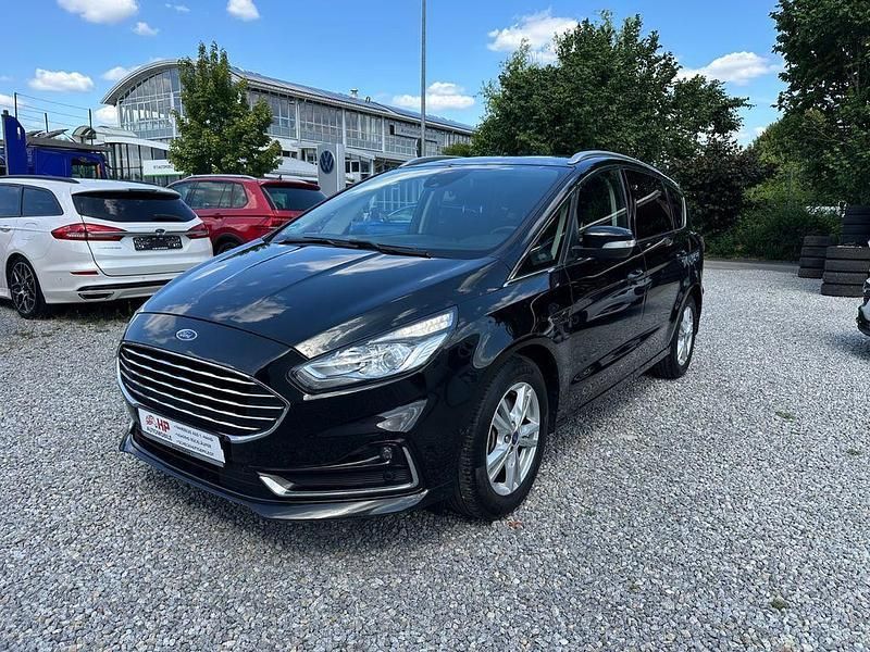 Schwarz Gebraucht 2020 Ford S-MAX Titanium Van / Kleinbus | 17.999 € (Fairer Preis) - Bild 1/4