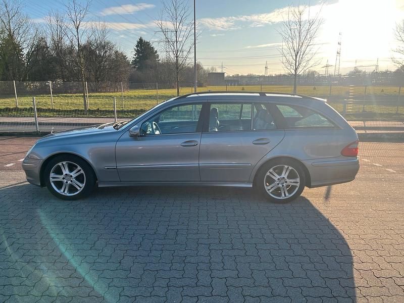 Gebraucht Mercedes E200 184 PS (135 kW) 2009 Grau Kombi