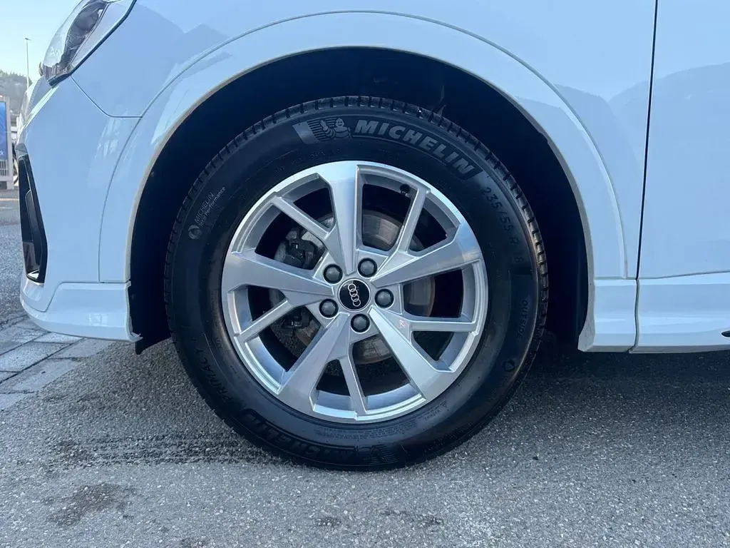Gebraucht Audi Q3 Ambiente 150 PS (110 kW) 2022 Gletscherweiß metallic (metallic) SUV
