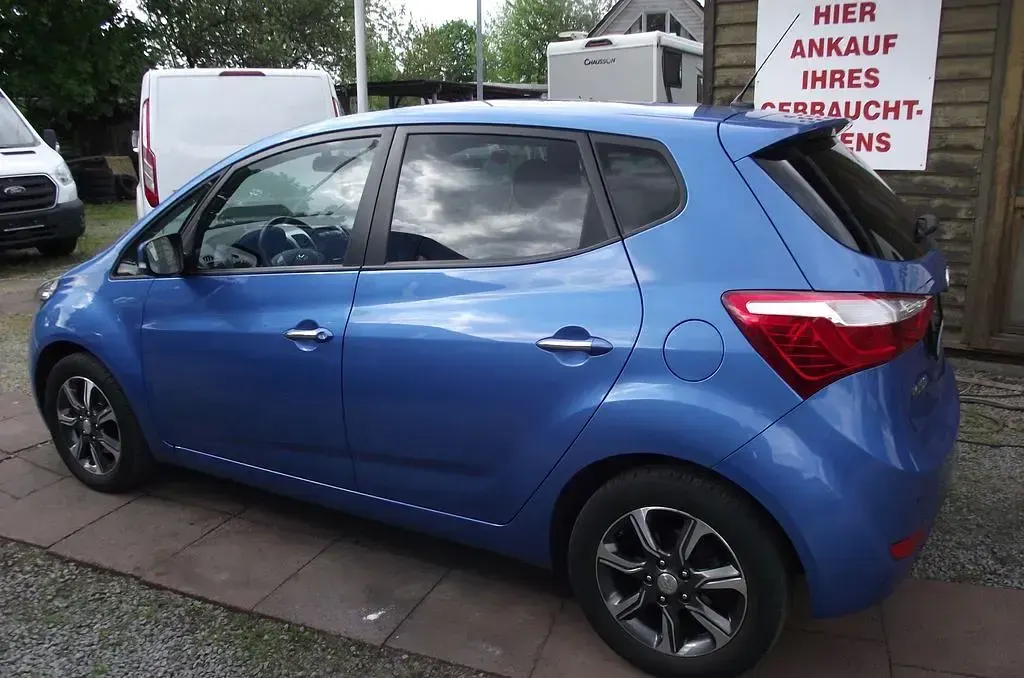 Gebraucht Hyundai ix20 Space Plus 125 PS (91 kW) 2018 Ara blue / met Kleinwagen