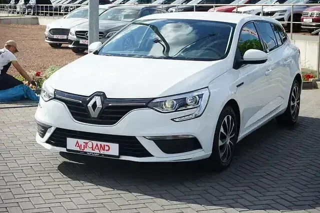 Gebraucht Renault Mégane 132 PS (97 kW) 2018 Weiß Limousine