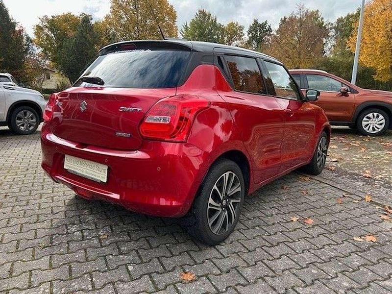 Gebraucht Suzuki Swift Comfort+ 83 PS (61 kW) 2022 Burning/super black p. (d7z) Kleinwagen