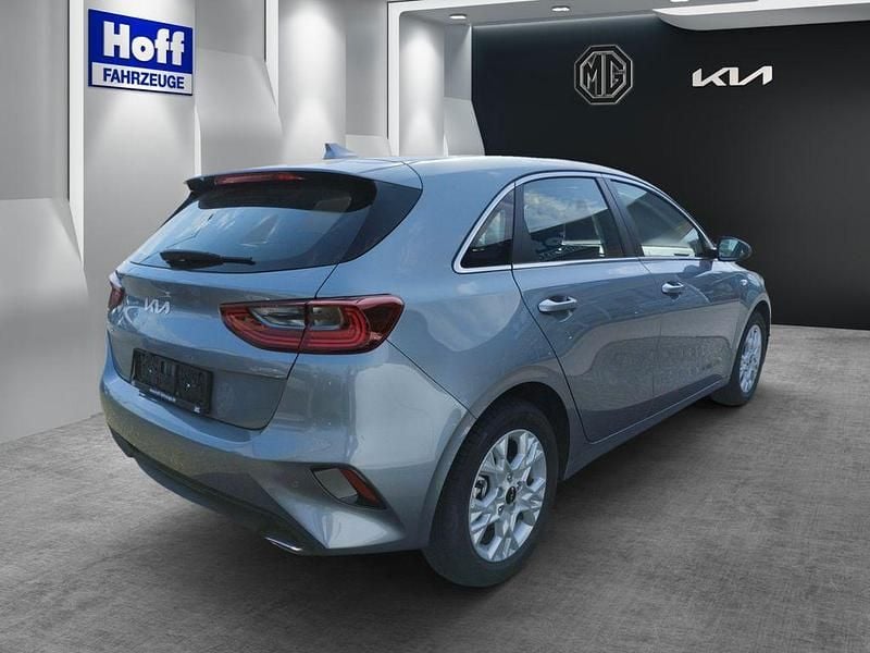 Neu Kia Ceed Vision 140 PS (102 kW) 2026 Silber Kleinwagen