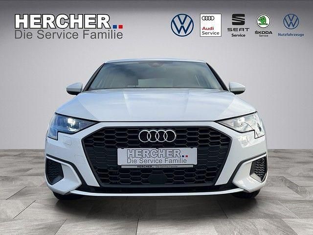 Gebraucht Audi A3 Sport 110 PS (80 kW) 2024 Weiß Limousine