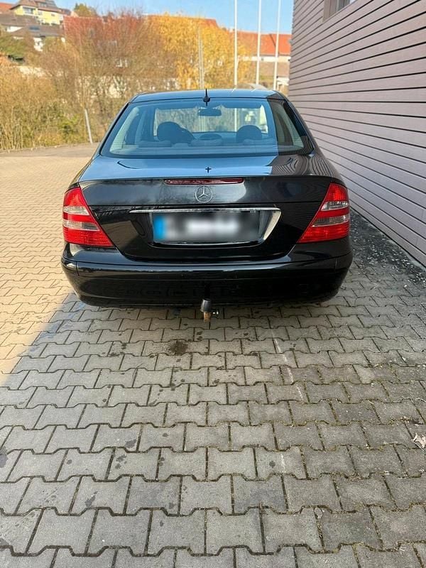 Gebraucht Mercedes E200 122 PS (89 kW) 2003 Schwarz Limousine