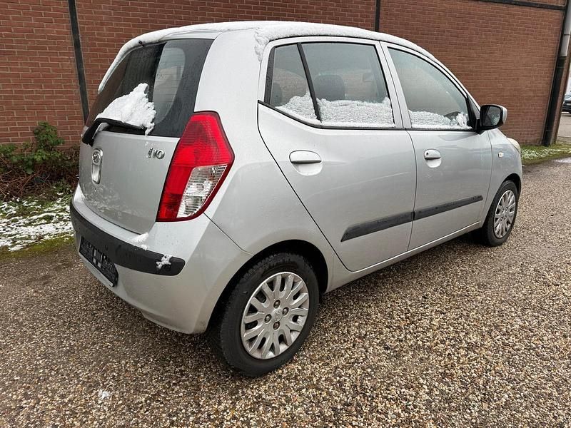Silber Gebraucht 2010 Hyundai i10 Kleinwagen | 2.800 € - Bild 1/4