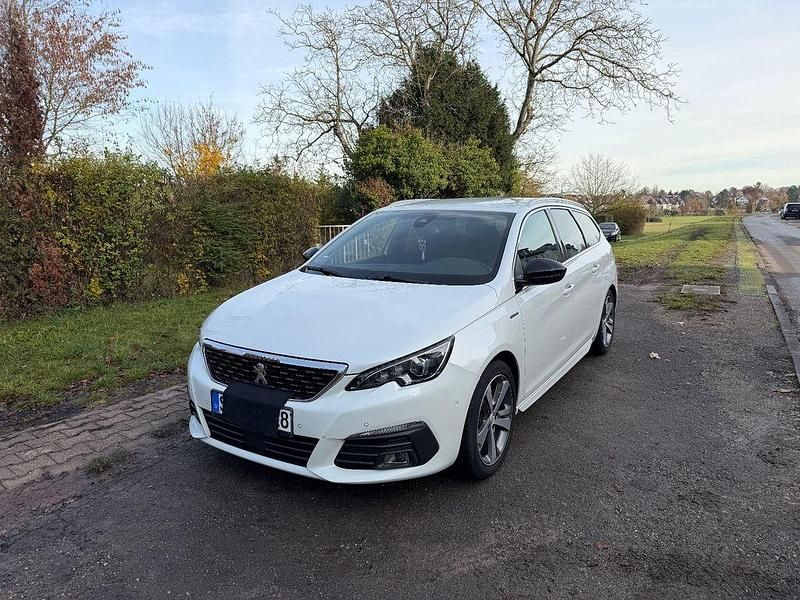 Weiß Gebraucht 2018 Peugeot 308 GT-line Limousine | 10.800 € (Fairer Preis) - Bild 1/4