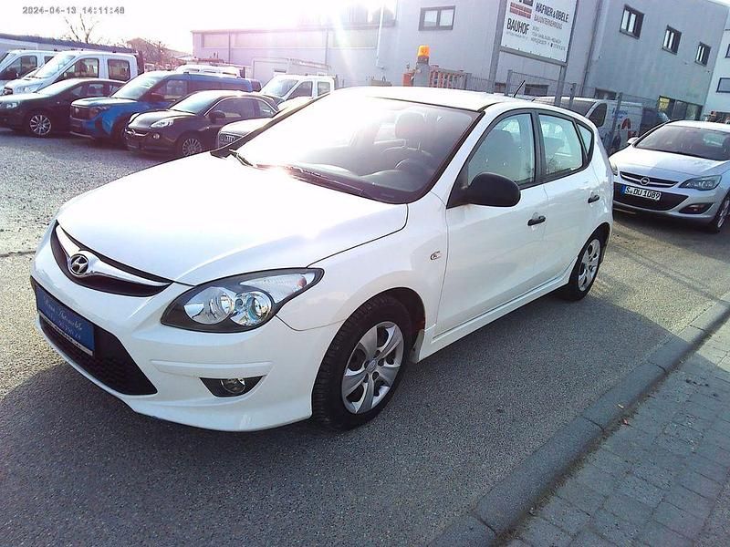 Gebraucht Hyundai i30 Classic 90 PS (66 kW) 2012 Weiß Limousine