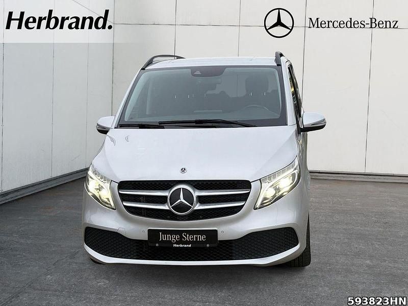 Gebraucht Mercedes V220 163 PS (119 kW) 2023 Silber Van / Kleinbus