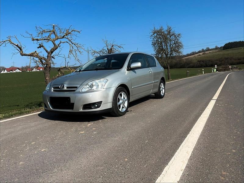 Gebraucht Toyota Corolla 116 PS (85 kW) 2004 Silber Kleinwagen