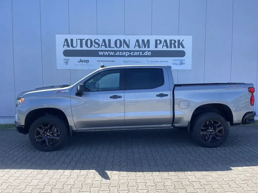 Neu Chevrolet Silverado LT 426 PS (313 kW) 2026 Grau SUV