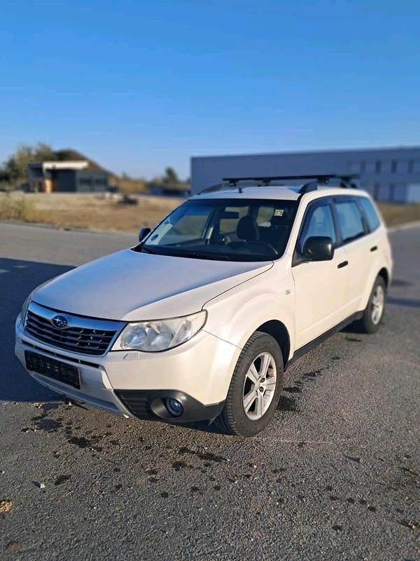 Weiß Gebraucht 2009 Subaru Forester SUV | 2.500 € (Guter Preis) - Bild 1/4