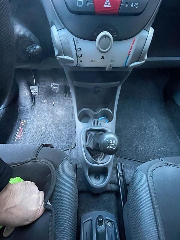 Gebraucht Toyota Aygo 67 PS (49 kW) 2008 Andere farben Kleinwagen