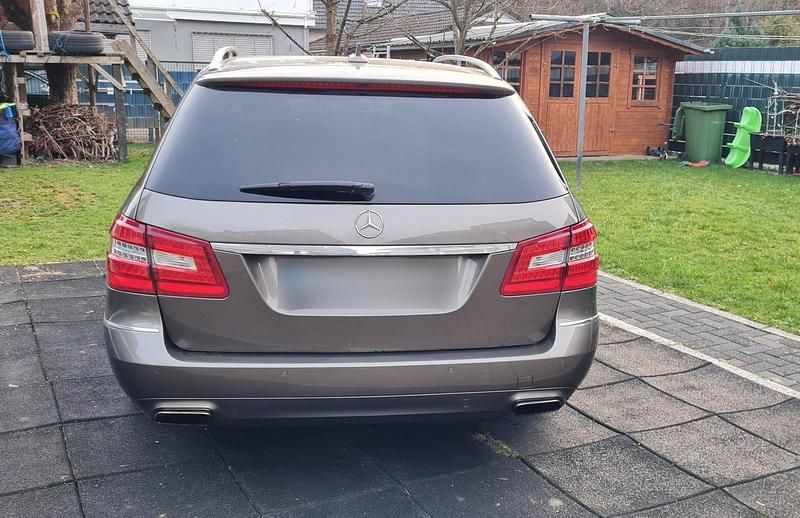 Gebraucht Mercedes E250 Avantgarde 204 PS (150 kW) 2012 Braun Kombi